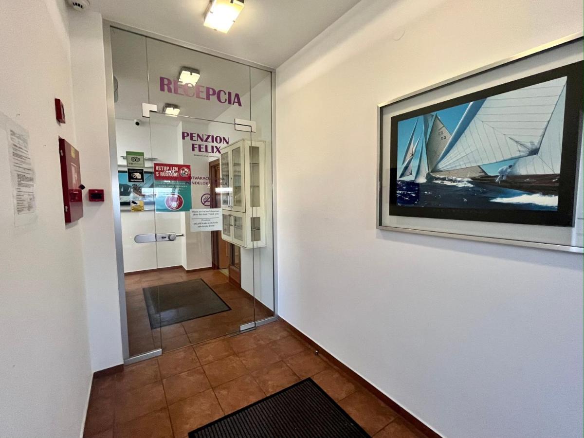 Penzion Felix Topoľčany Esterno foto